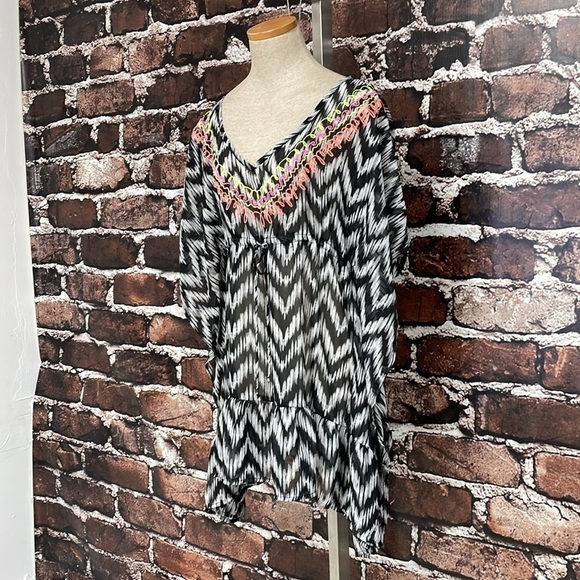 Miken Coverup Womens XL Black White NWT Zig Zag Pattern Embroidered Sheer Poncho - Picture 5 of 16